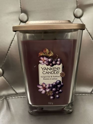 Svíčka Yankee Candle hranatá - Grapevine saffron